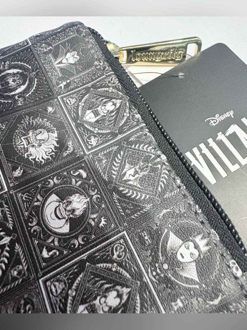 New Disney Loungefly Villains Zip Coinbag - Picture 2 of 8